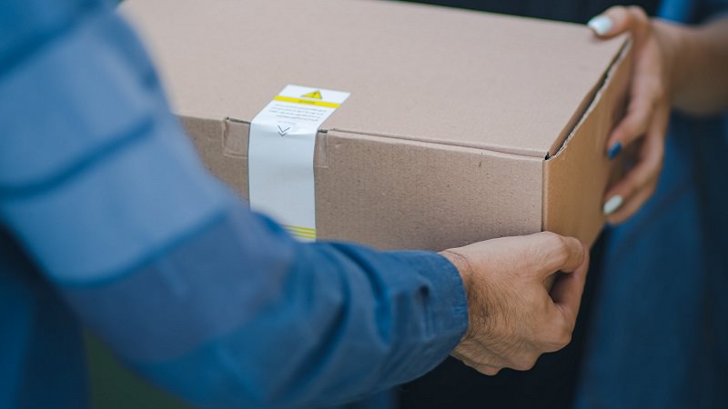 Paket, Paketbote, Postbote, Amazon, Amazon A-bis-Z-Garantie