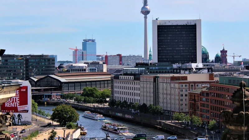 Berlin, Fernsehturm, Autos