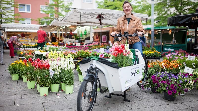 Donk-EE, Lastenrad, E-Lastenrad, Köln, Blumen, Cargobike, Frau