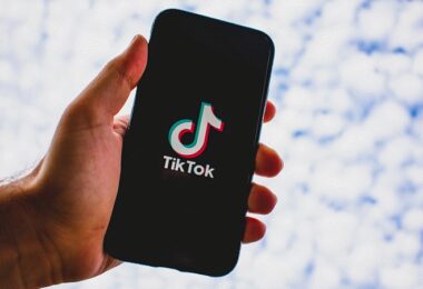 Tik Tok, Bytedance, Smartphone, blauer Himmel, Zwischenablage