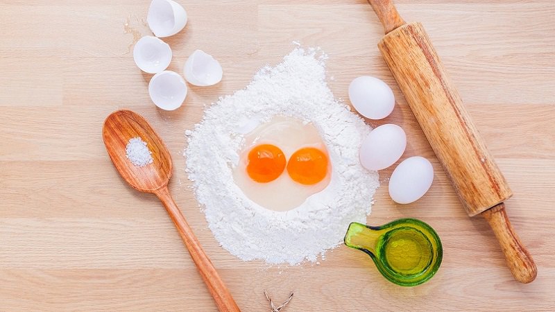 backen, kochen, Kuchen, Mehl, Eier, Nudelholz, Eierschalen, beliebteste Hobbys