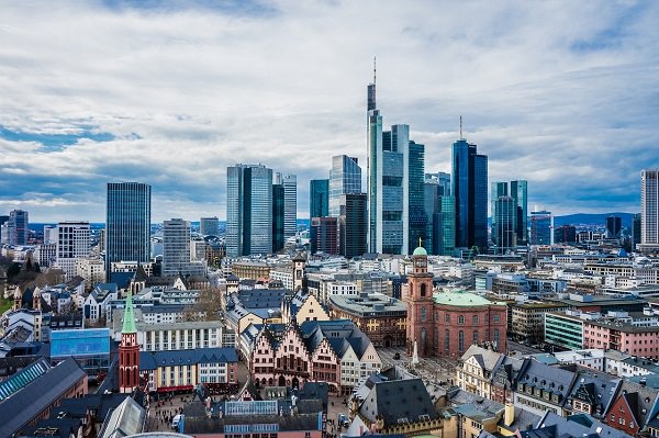 Frankfurt am Main, Skyline Frankfurt, Bankenviertel, Durchschnittsgehalt