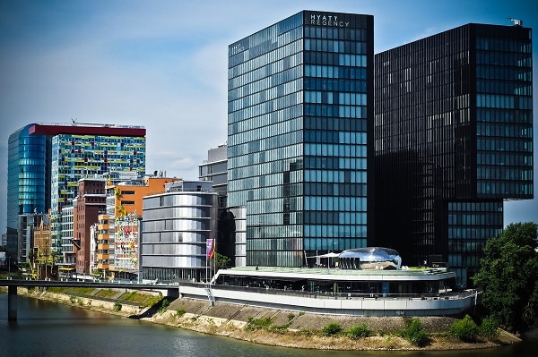 Düsseldorf, Medienhafen, Nordrhein-Westfalen, NRW, Durchschnittsgehalt