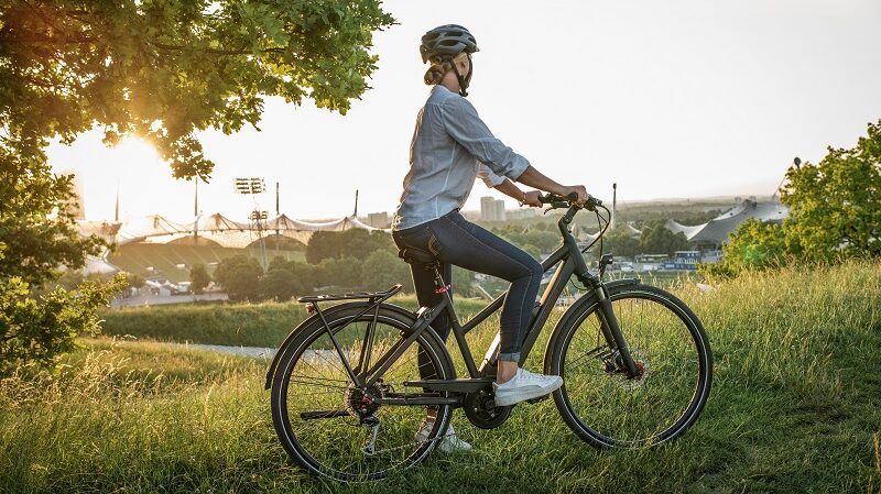 Frau, Fahrrad, E-Bike, Rebike, E-Bike-Abo