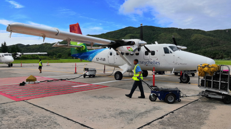 Praslin Island Flughafen, Seychellen, Landebahn, Flugzeug