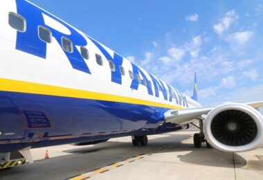 Ryanair, Flugzeug, Billigflieger, Landebahn, Flughafen, Urlaub