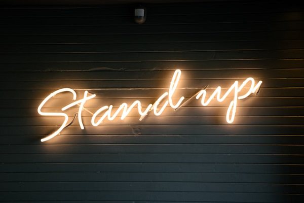 Aufstehen, Stehe auf, Stand up