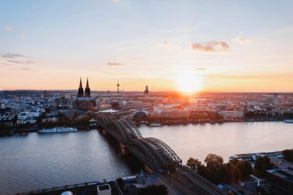 Köln, Zugreisen