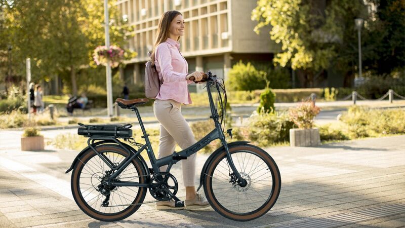 Frau, E-Bike, Blaupunkt, Frida 500, Klapprad, Faltrad, Fahrrad