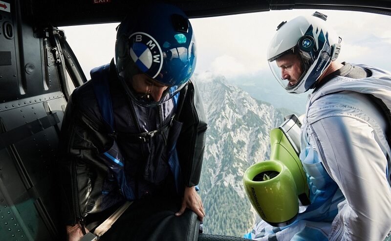 Peter Salzmann, BMW Wingsuit, Helikopter, fliegen, Berge