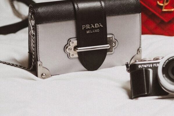 Prada, Handtasche