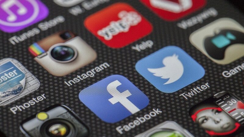 Social Media, Facebook Twitter, Smartphone