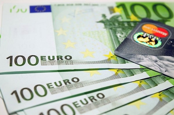 Geld, Euro, 100-Euro-Schein, Gehalt, Job-Absage