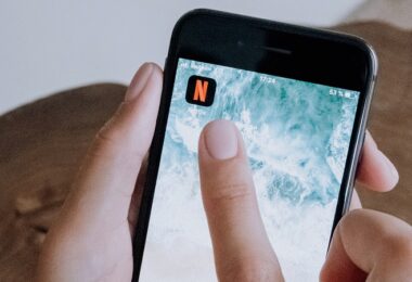 Netflix, Nachhaltigkeit, CO2-Fußbadruck, Emissionen, Emma Stewart, Streaming