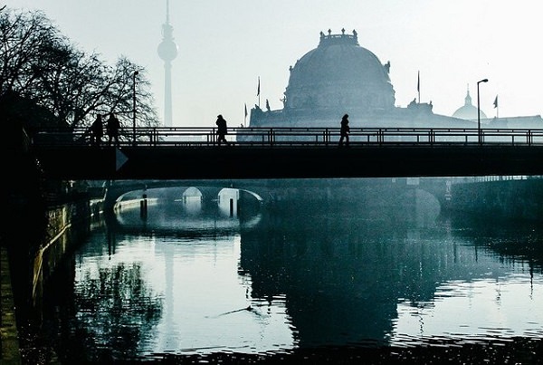 Berlin, Museumsinsel, Fernsehturm, Gehalt in Deutschland