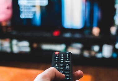 Netflix, Fernbedienung, Smart TV, Decision Fatigue, Entscheidungsmüdigkeit