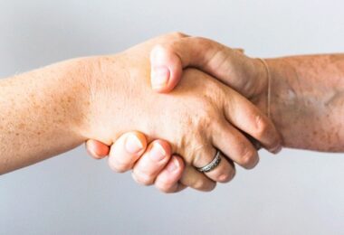 Handschlag, Handshake, Beteiligung, Beteiligungsvertrag