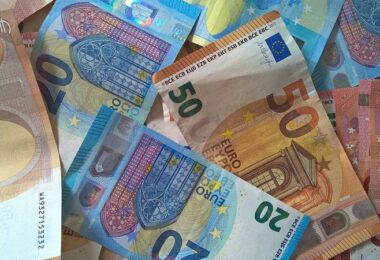 Euro, Euroscheine, Geld, Geldscheine, Investment, erfolgreiche Investoren