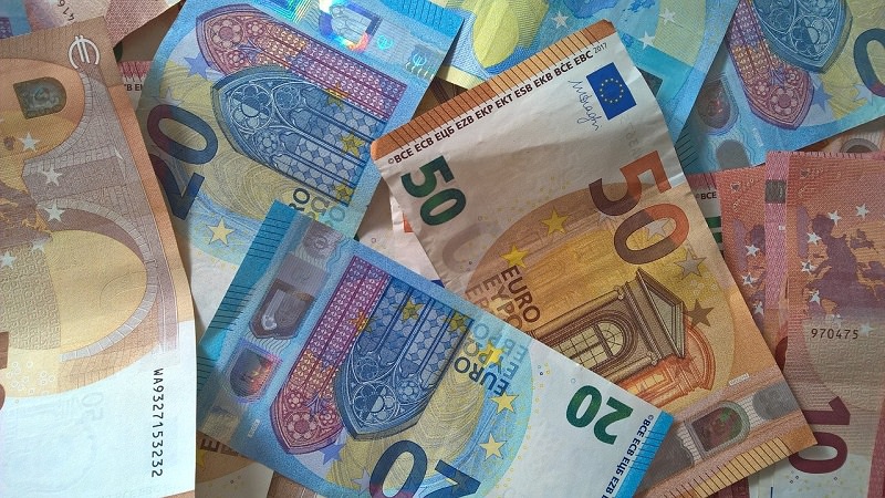 Euro, Euroscheine, Geld, Geldscheine, Investment, erfolgreiche Investoren
