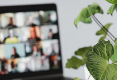 Zoom Meeting, Videokonferenz, Mitarbeiterüberwachung, Mitarbeiterkontrolle