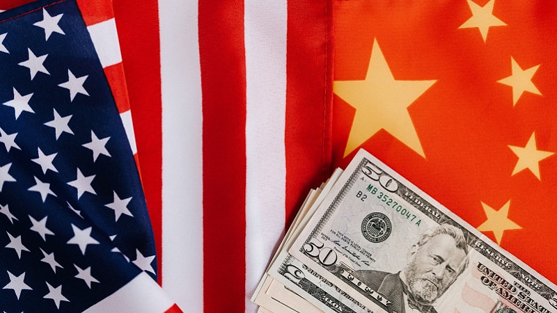 China, USA, US-Dollar, Flaggen, Fahnen, beliebteste Aktien im Juli 2021