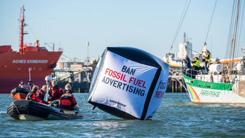 #BanFossilAds, Greenpeace, Werbeverbot, Klimaschutz, Shell, Rotterdam