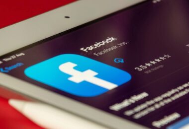 Facebook-Icon, Smartphone, Wie abhängig sind wir von Facebook?