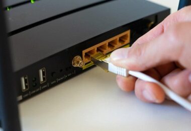 Modem, Internet, langsames Internet, LAN-Kabel, TTDSG