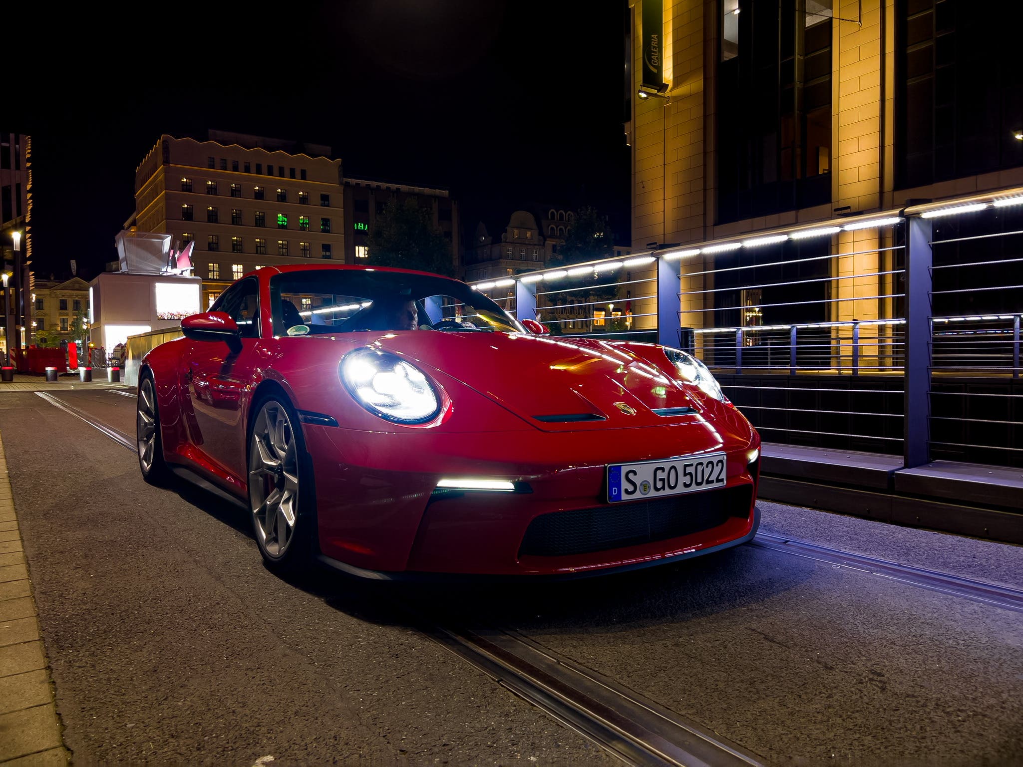 Apple schickt Kamera-Autos auf deutsche Straßen - com! professional