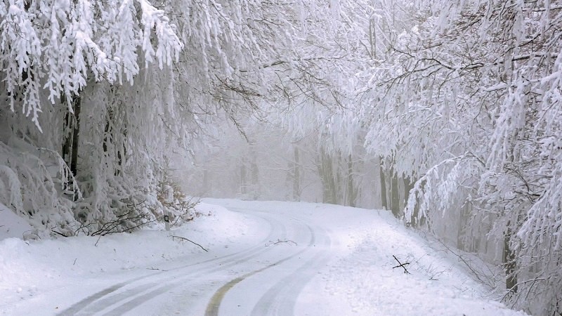 Schnee, verschneite Straße, Ruhe, Stille, Demut