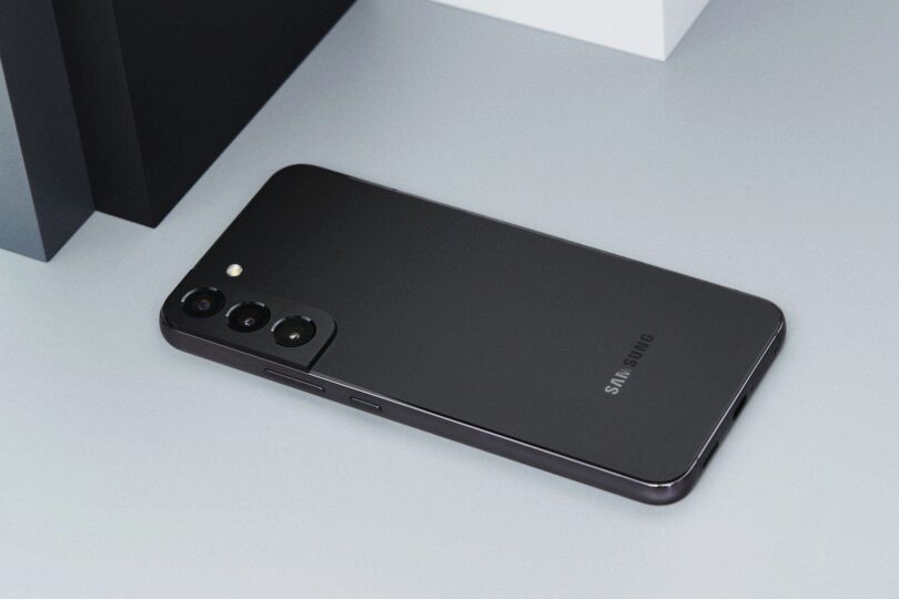 Samsung Galaxy S22 Design 3