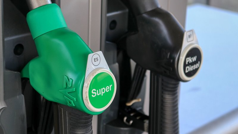 Tankstelle, Super-Benzin, Diesel, Zapfhahn