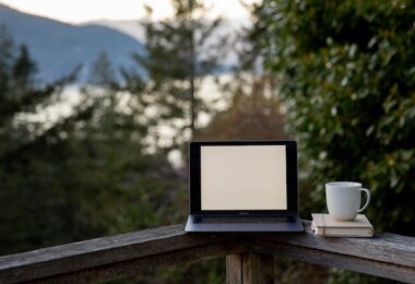 Workation, Remote-Work, Home-Office, mobiles Arbeiten, Remote