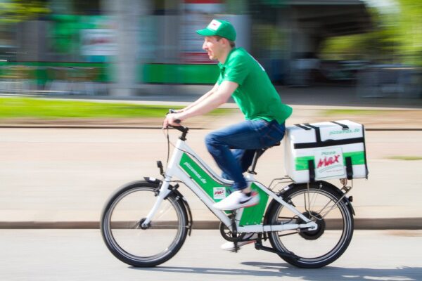 Kurier, Fahrradfahrer, Pizza Max, Lieferdienste