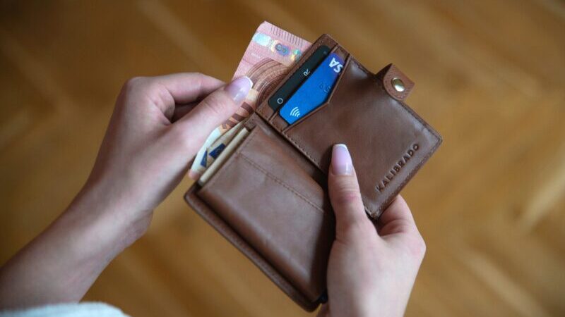 Ratenkredite, Geld, Geldbörse, Kreditkarte