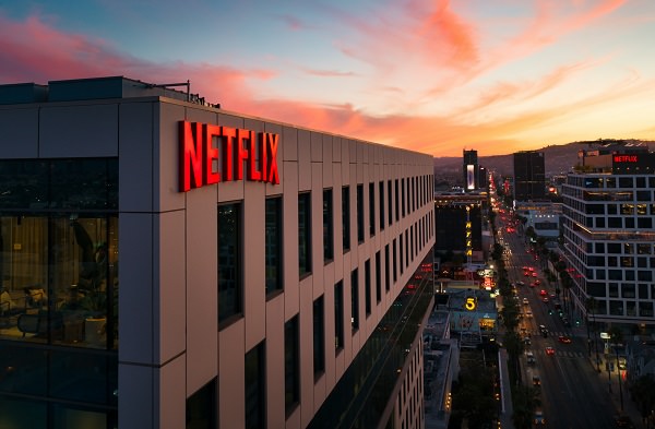 Netflix, Netflix Büro, Netflix Office, Tech-Aktien mit Aufwärtspotenzial, Tech Aktien Discount, billige Tech-Aktien 2022