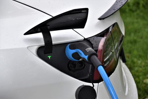 Elektroauto, E-Auto, Stadt, Nachhaltigkeit, Ladesäule, Ladestation, Carsharing