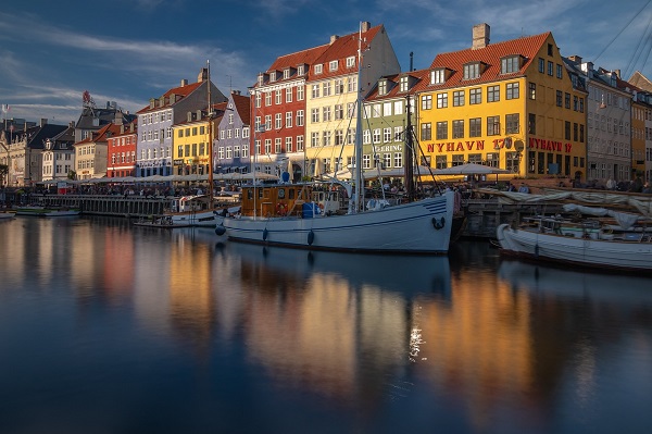 Kopenhagen, Nyhavn, Parken Sport Entertainment, Fußball-Aktien