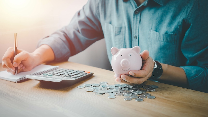 Do you want to save money?  We have 5 tips ready for April 2023