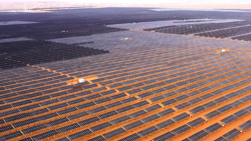 China puts gigantic solar and wind parks in the desert into operation