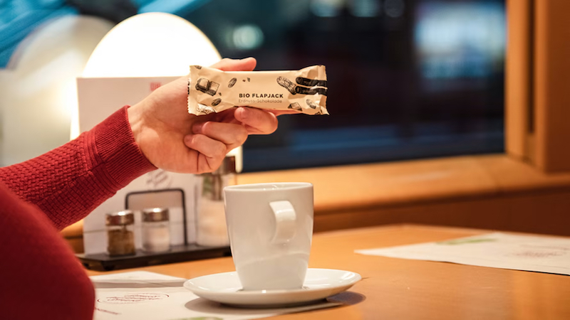 Koro offers vegan bars via Deutsche Bahn – and forgets the logo