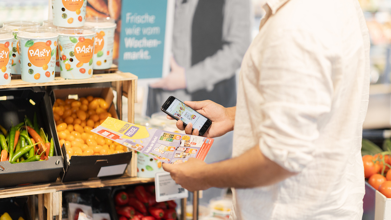 Rewe bans paper brochures and relies on WhatsApp