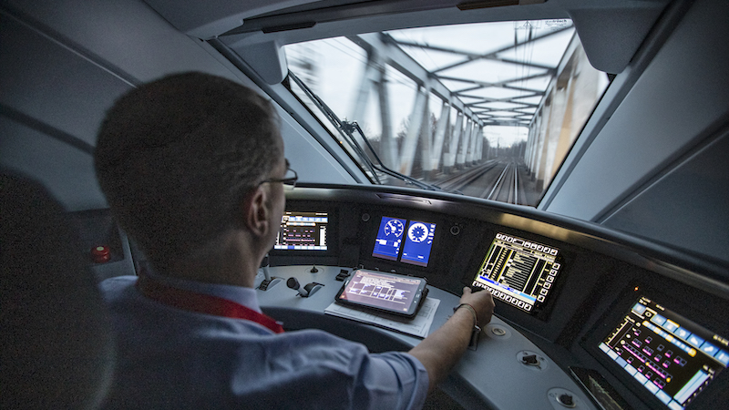 Gehalt Deutsche Bahn, Geld, Arbeit, Job, Verdienst, DB, Streik, Wie viel verdient man bei der Deutschen Bahn, Wie hoch ist das Gehalt bei der Bahn