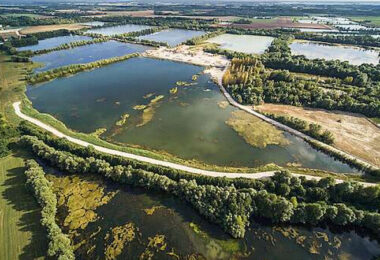 schwimmende Solaranlage, schimmende Solarfarm, Frankreich, Solar, Solaranlage