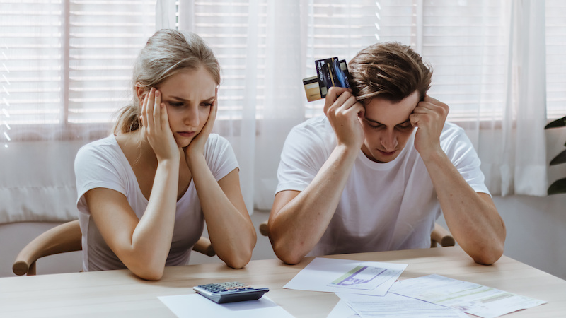 Geldsorgen, Finanzen, finanzielle Lage, finanzielle Nöte, Angst, Konto, Bank, Kredit, Psyche, Psychologie, Krankheit, Gesundheit