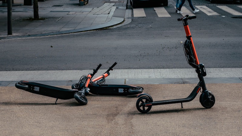 E-Scooter nerven Fußgänger, Straßenverkehr, ADAC