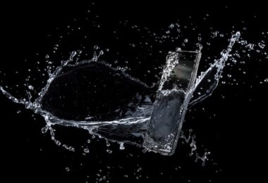 Water Eject iPhone, Smartphone nass, Smartphone ins Wasser gefallen, iPhone trocknen, Smartphone trockenen, iPhone ins Wasser gefallen