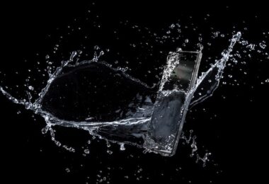 Water Eject iPhone, Smartphone nass, Smartphone ins Wasser gefallen, iPhone trocknen, Smartphone trockenen, iPhone ins Wasser gefallen