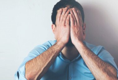 über Kollegen aufregen, Stress im Job, bessere Kommunikation im Büro, Wut auf der Arbeit, wütende Arbeitnehmer