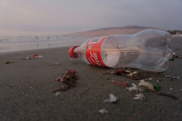Plastikmüll Unternehmen, Abfall, Umwelt, Umweltverschmutzung, Green Washing, Klimaschutz, Coca Cola, Pepsi, Danone, Nestle, Mars, Zigaretten, Tabak